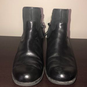 UGG Women’s Penelope Casual boots- Black